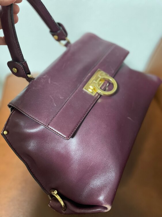 フェラガモ  （ブランドバッグ）の商品画像 - 査定依頼日：2025年5月24日 - 最高査定価格：5,000円