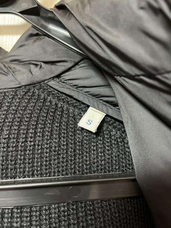 フロントダウン フード フルジップ ニット（古着・ファッション）の商品画像 - 査定依頼日：2025年1月25日 - 最高査定価格：40,000円