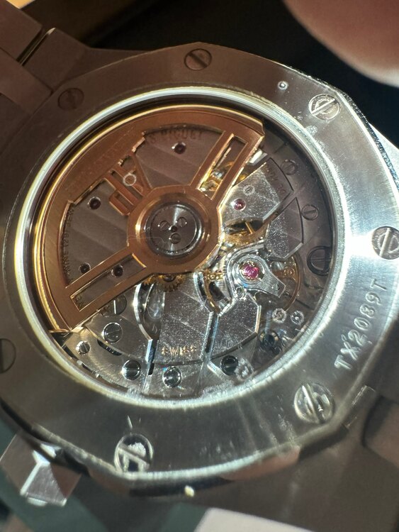 ロイヤルオーク　37mm グレー（高級時計）の商品画像 - 査定依頼日：2025年2月25日 - 最高査定価格：5,300,000円