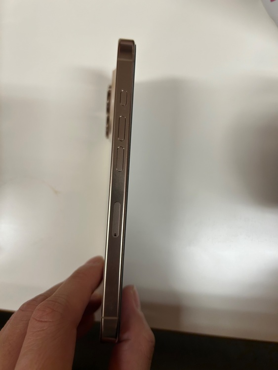 iPhone iPhone 16 Pro 128GB SIMフリー（スマホ）の商品画像 - 査定依頼日：2026年9月20日 - 最高査定価格：112,000円
