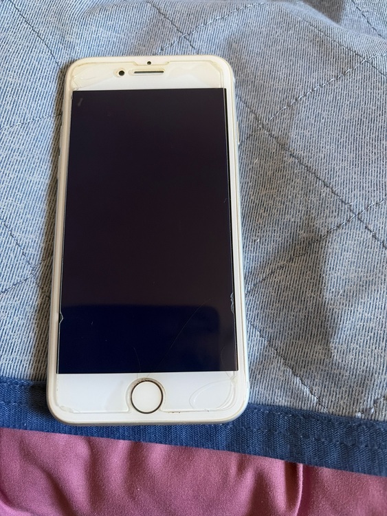 アイホン8（スマホ）の商品画像 - 査定依頼日：2025年10月11日 - 最高査定価格：10,000円