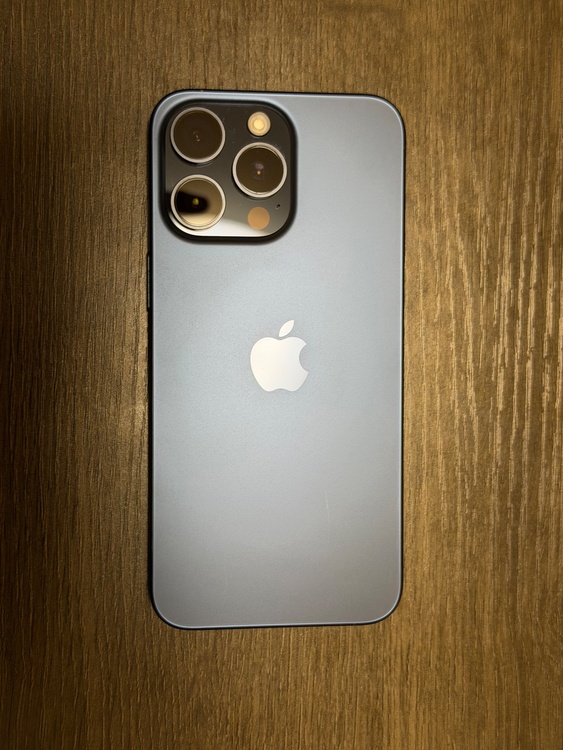 iPhone 15 Pro Max 1TB docomo（スマホ）の商品画像 - 査定依頼日：2026年4月7日 - 最高査定価格：125,000円