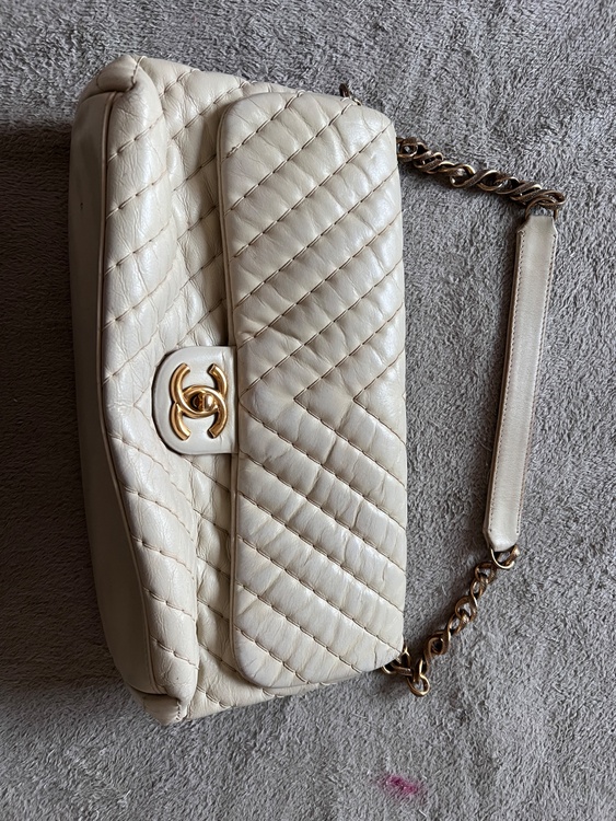 ベージュ　バッグ（ブランドバッグ）の商品画像 - 査定依頼日：2026年2月15日 - 最高査定価格：210,000円