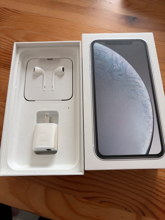 iPhone iPhoneXR 64GB SIMフリー（スマホ）の商品画像 - 査定依頼日：2026年8月27日 - 最高査定価格：12,500円