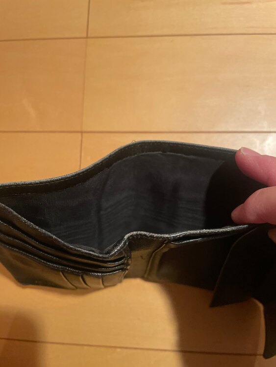 プラダ財布（ブランド財布・小物）の商品画像 - 査定依頼日：2025年4月3日 - 最高査定価格：1,000円