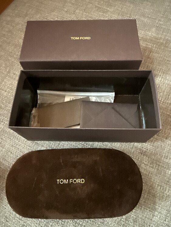 TOM FORDサングラス Cary TF58 05B（古着・ファッション）の商品画像 - 査定依頼日：2025年5月17日 - 最高査定価格：4,100円
