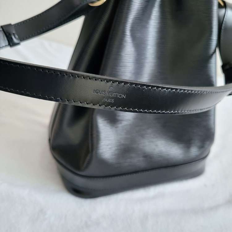 エピノエ　ショルダー（ブランドバッグ）の商品画像 - 査定依頼日：2022年8月25日 - 最高査定価格：35,000円