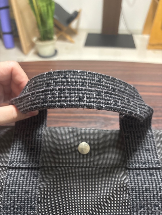 エールバッグ（ブランドバッグ）の商品画像 - 査定依頼日：2025年9月2日 - 最高査定価格：16,000円