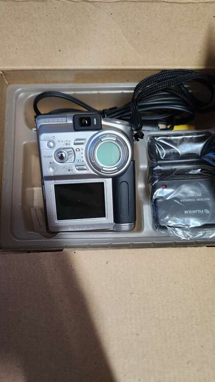 富士フイルム（カメラ）の商品画像 - 査定依頼日：2024年11月17日 - 最高査定価格：8,000円