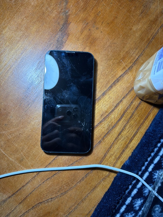 iPhone 14 128GB au（スマホ）の商品画像 - 査定依頼日：2025年12月27日 - 最高査定価格：28,000円