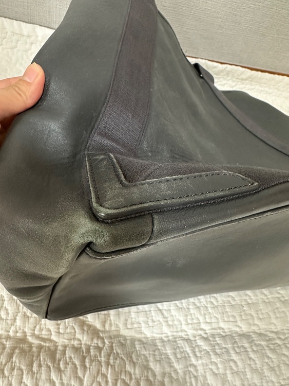 バレンシアガ ネイビーカバス Mサイズ（ブランドバッグ）の商品画像 - 査定依頼日：2025年12月2日 - 最高査定価格：25,000円