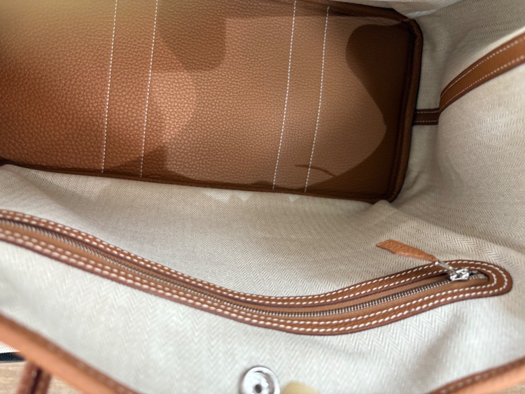 新品エルメスガーデンパーティー30K刻印ゴールド6/23購入品レザー（ブランドバッグ）の商品画像 - 査定依頼日：2025年6月24日 - 最高査定価格：650,000円