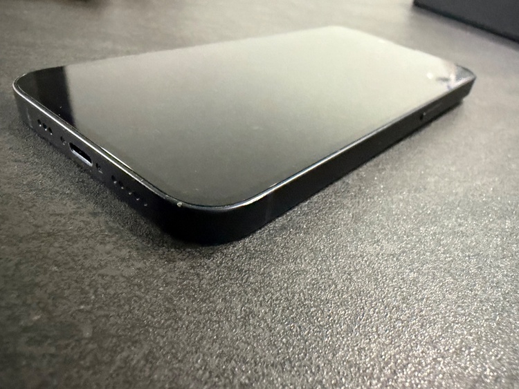 iPhone 13 256GB docomo（スマホ）の商品画像 - 査定依頼日：2026年2月11日 - 最高査定価格：36,000円