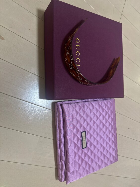 スワロスキーカチューシャ（古着・ファッション）の商品画像 - 査定依頼日：2024年12月8日 - 最高査定価格：15,000円