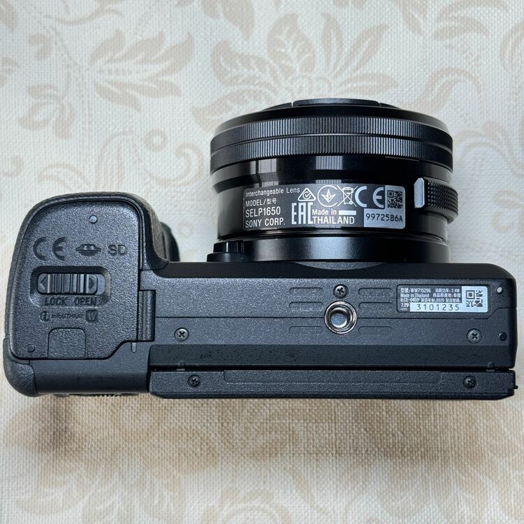 α6400（カメラ）の商品画像 - 査定依頼日：2025年10月21日 - 最高査定価格：70,000円