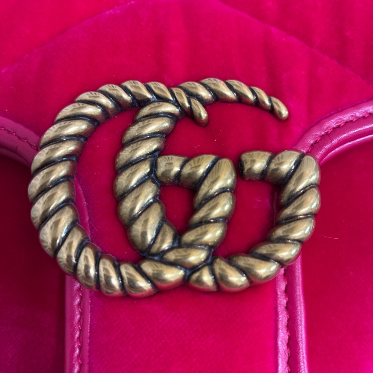 ベルベット ショルダーバッグ（ブランドバッグ）の商品画像 - 査定依頼日：2026年2月21日 - 最高査定価格：100,000円