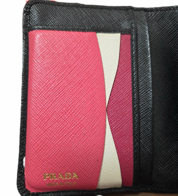 プラダ  （ブランドバッグ）の商品画像 - 査定依頼日：2025年2月24日 - 最高査定価格：15,000円