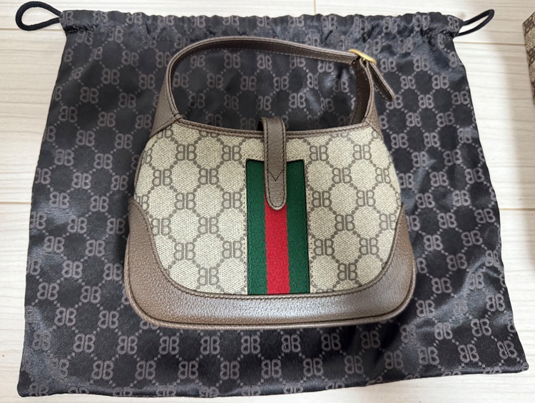 バレンシアガ×グッチ THE HACKER MINI HOBO（ブランドバッグ）の商品画像 - 査定依頼日：2025年10月19日 - 最高査定価格：121,000円