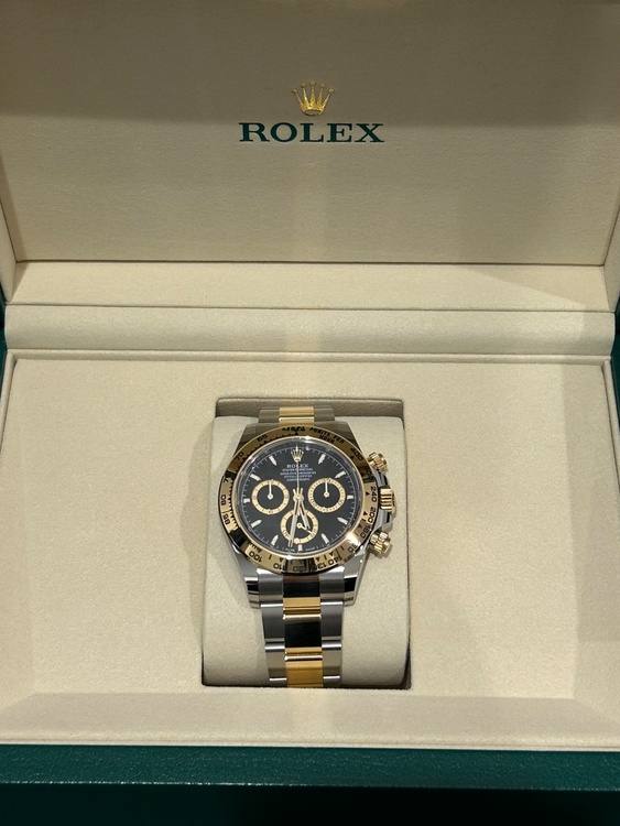 デイトナコンビ黒文字盤 ダイヤ無（高級時計）の商品画像 - 査定依頼日：2026年2月12日 - 最高査定価格：4,480,000円