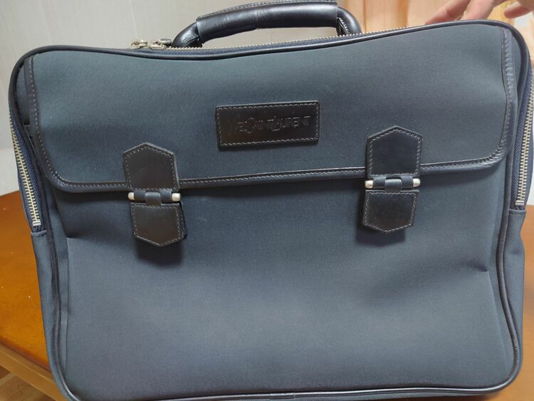 ビジネスバッグ（ブランドバッグ）の商品画像 - 査定依頼日：2025年10月3日 - 最高査定価格：2,000円