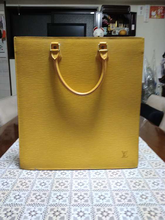 MI0999（ブランドバッグ）の商品画像 - 査定依頼日：2022年9月23日 - 最高査定価格：30,000円