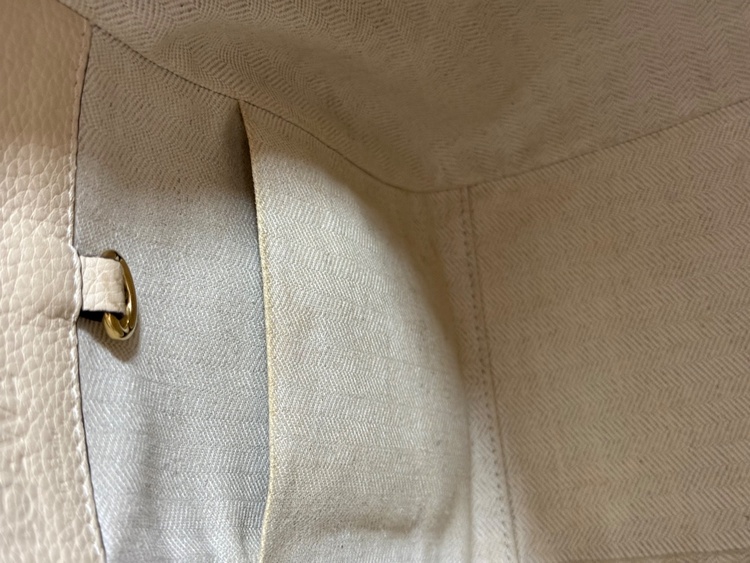 ロエベ　ハンモック　スモールサイズ（ブランドバッグ）の商品画像 - 査定依頼日：2026年4月19日 - 最高査定価格：100,000円