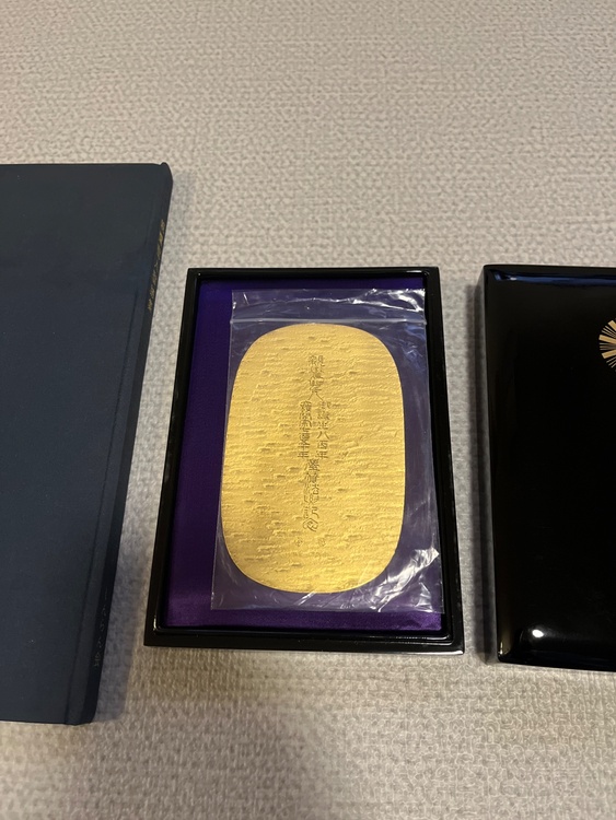 親鸞聖人御誕生八百年 立教開宗七百五十年 慶讃法要記念 三越 小判 90.00g（美術品・骨董品）の商品画像 - 査定依頼日：2026年3月26日 - 最高査定価格：100,000円