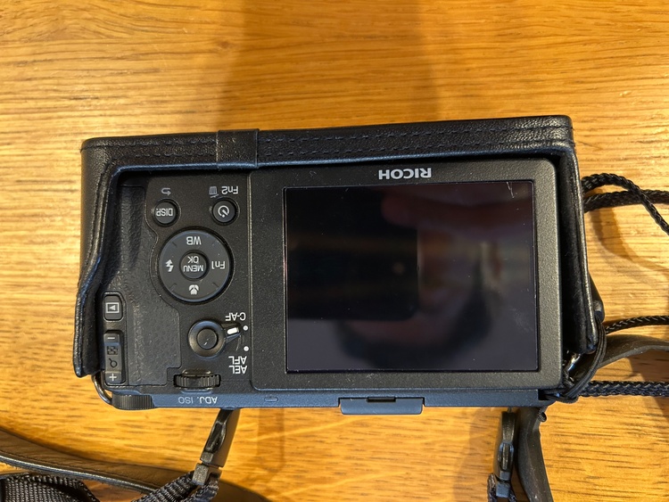 RICOH（カメラ）の商品画像 - 査定依頼日：2026年9月22日 - 最高査定価格：120,000円