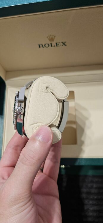 126610LV（高級時計）の商品画像 - 査定依頼日：2025年10月9日 - 最高査定価格：2,330,000円