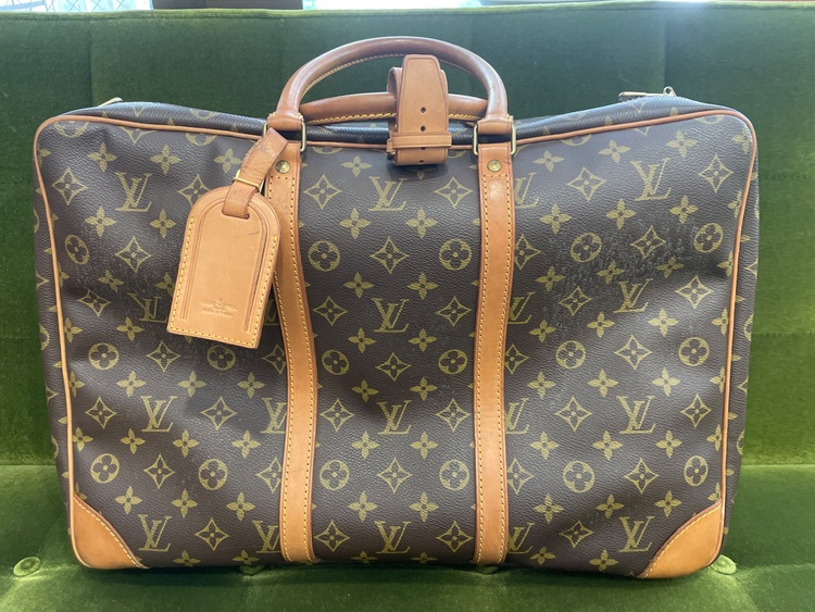 四角いボストンバック（ブランドバッグ）の商品画像 - 査定依頼日：2026年4月26日 - 最高査定価格：80,000円