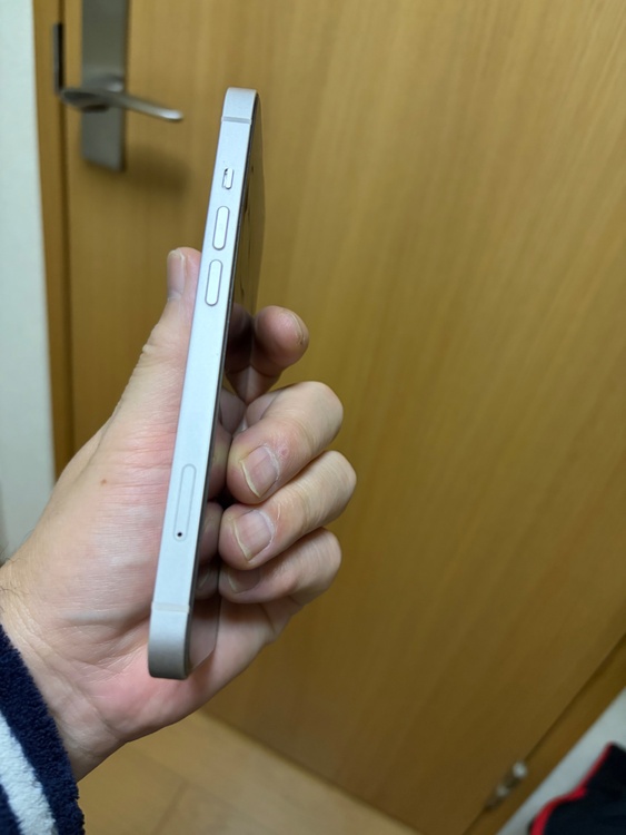 iPhone 13 128GB docomo（スマホ）の商品画像 - 査定依頼日：2026年2月23日 - 最高査定価格：28,000円