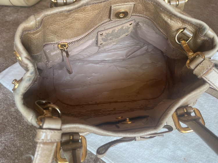 プラダ バッグ（ブランドバッグ）の商品画像 - 査定依頼日：2025年9月3日 - 最高査定価格：6,000円