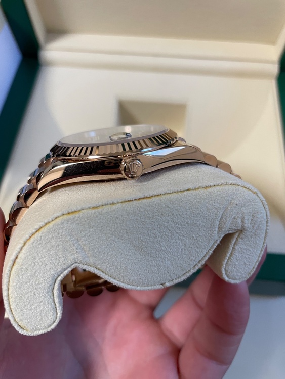 ロレックス デイデイト 228235（高級時計）の商品画像 - 査定依頼日：2026年1月12日 - 最高査定価格：8,500,000円