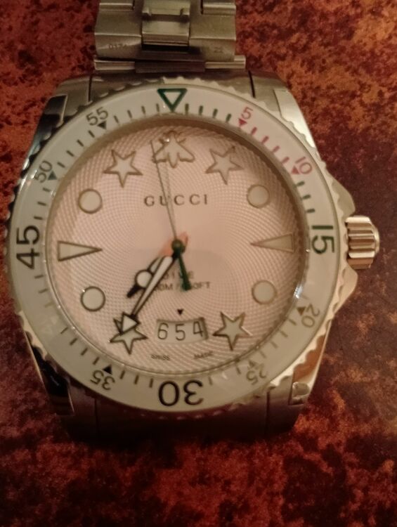 その他 その他 グッチ 腕時計 gucci メンズ dive ダイブ 40mm ホワイト シルバー ya136336（高級時計）の商品画像 - 査定依頼日：2025年8月5日 - 最高査定価格：38,000円