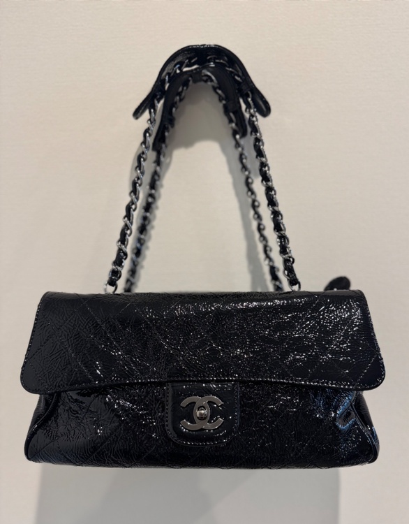 ブラックキルティングパテントレザーリッツフラップバッグ（ブランドバッグ）の商品画像 - 査定依頼日：2025年12月7日 - 最高査定価格：220,000円