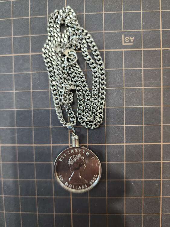 メイプルリーフプラチナコイン1/2oz.850ptヘッダー喜平チェーン付き（金・貴金属）の商品画像 - 査定依頼日：2025年4月13日 - 最高査定価格：202,000円