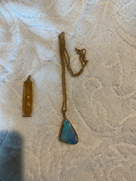 ネックレス　（宝石）の商品画像 - 査定依頼日：2024年3月11日 - 最高査定価格：70,000円