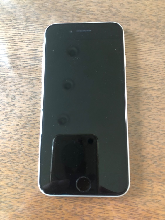 iphoneSE（スマホ）の商品画像 - 査定依頼日：2025年8月10日 - 最高査定価格：17,000円