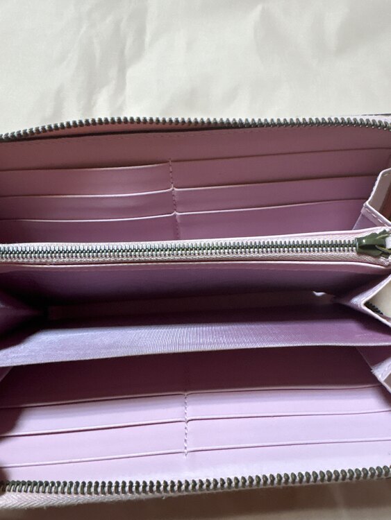 グッチ GUCCI GGスプリーム ストロベリープリント 長財布（ブランド財布・小物）の商品画像 - 査定依頼日：2025年2月8日 - 最高査定価格：10,000円