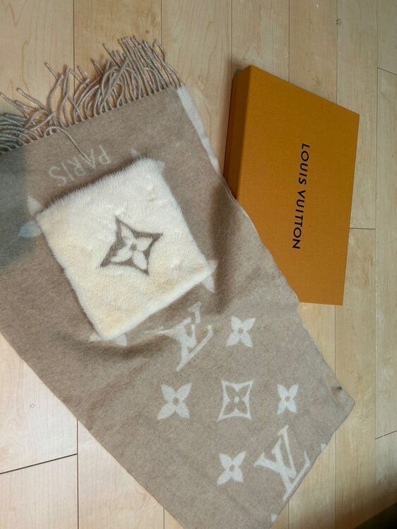 マフラー（古着・ファッション）の商品画像 - 査定依頼日：2025年5月14日 - 最高査定価格：35,000円