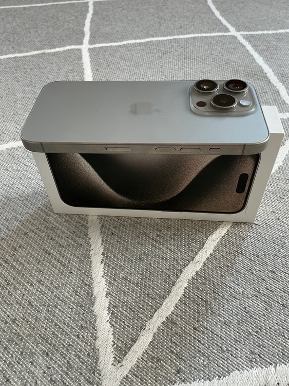 iPhone iPhone 15 Pro 256GB SIMフリー（スマホ）の商品画像 - 査定依頼日：2026年10月17日 - 最高査定価格：87,000円