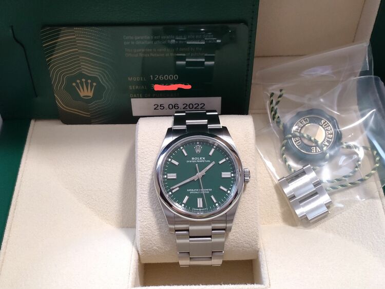 ロレックス パーペチュアル 126000（高級時計）の商品画像 - 査定依頼日：2025年7月6日 - 最高査定価格：1,250,000円