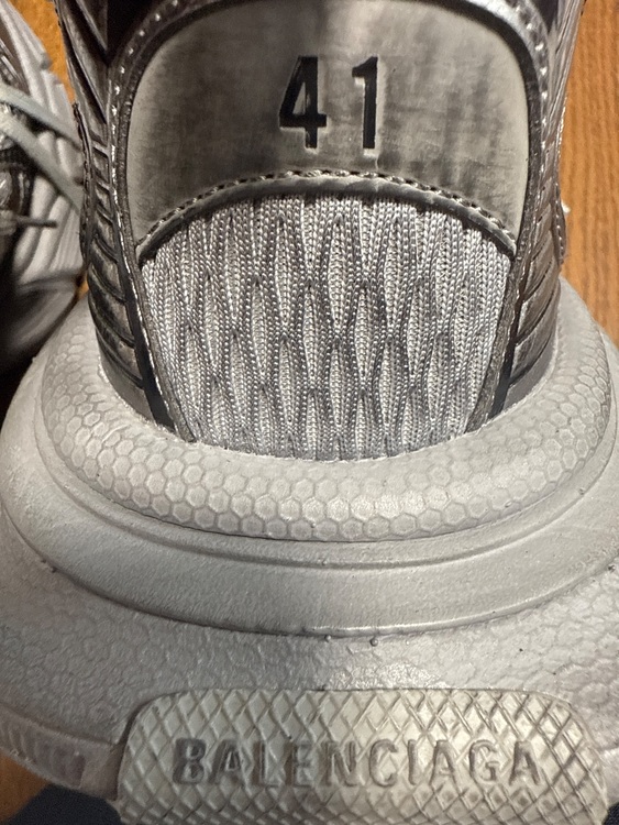 バレンシアガ  （ブランドバッグ）の商品画像 - 査定依頼日：2025年7月24日 - 最高査定価格：30,000円