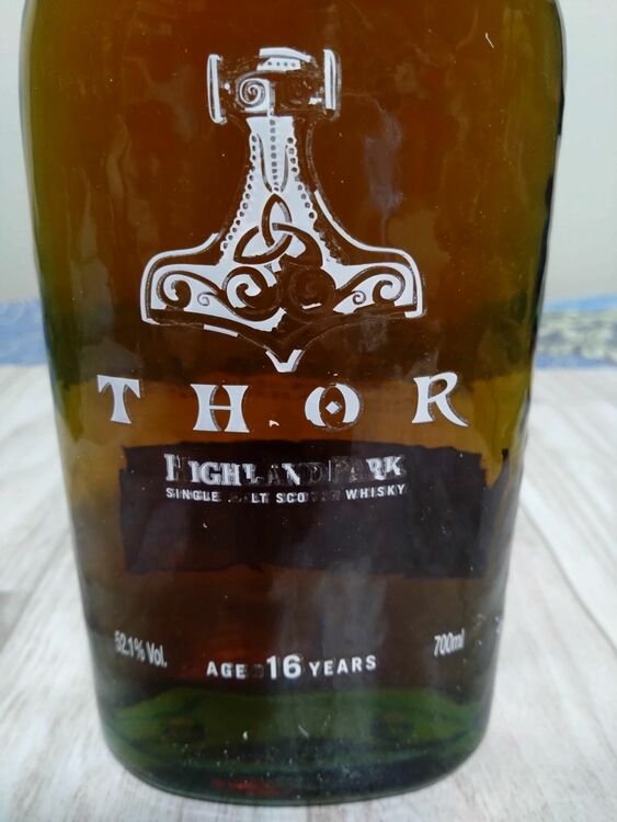 ハイランドパーク16年（お酒）の商品画像 - 査定依頼日：2025年9月26日 - 最高査定価格：27,000円