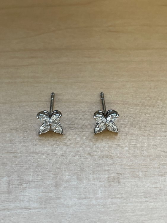 ティファニー　ピアス　ビクトリア　スモール（宝石）の商品画像 - 査定依頼日：2023年2月9日 - 最高査定価格：280,000円