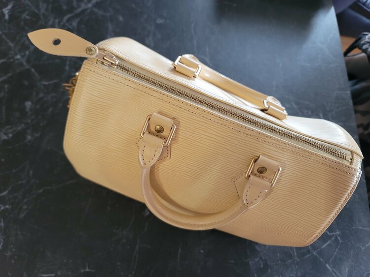 Louis Vuitton Speedy 25 / 30 – Epi Leather（ブランドバッグ）の商品画像 - 査定依頼日：2026年9月23日 - 最高査定価格：70,000円