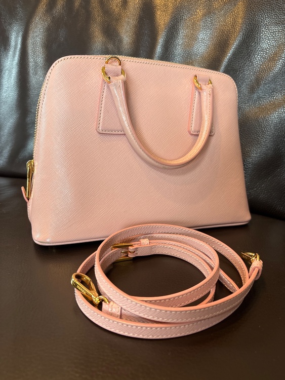 プラダ  （ブランドバッグ）の商品画像 - 査定依頼日：2026年3月16日 - 最高査定価格：85,000円