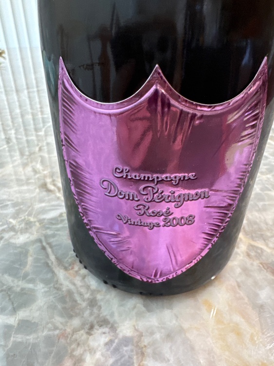 レディガガ　ピンクドンペリ（お酒）の商品画像 - 査定依頼日：2025年7月7日 - 最高査定価格：35,000円