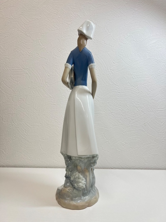 LIADRO 優しいナース（美術品・骨董品）の商品画像 - 査定依頼日：2026年6月28日 - 最高査定価格：5,000円