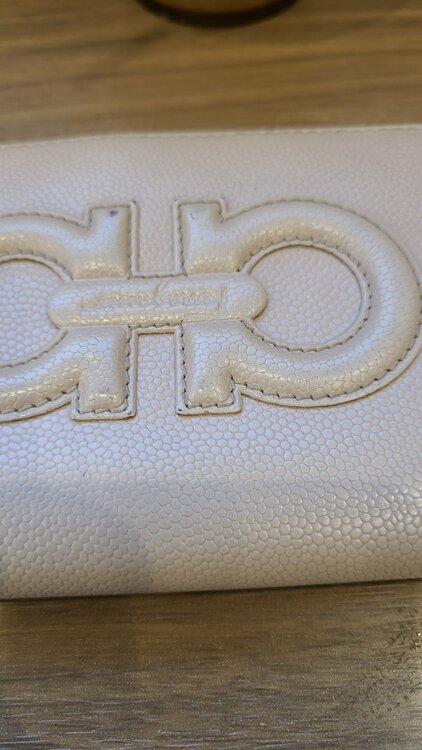 わからない（ブランド財布・小物）の商品画像 - 査定依頼日：2025年12月24日 - 最高査定価格：1,000円